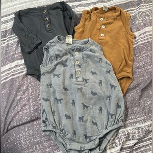 Bundle of Kate Quinn 4 onesies size 6-12m